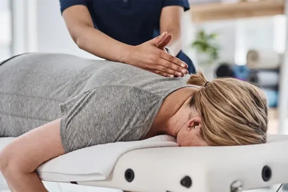 Kiropraktor gravid – trygg behandling som lindrar ryggbesvär och främjar välmående under graviditet.